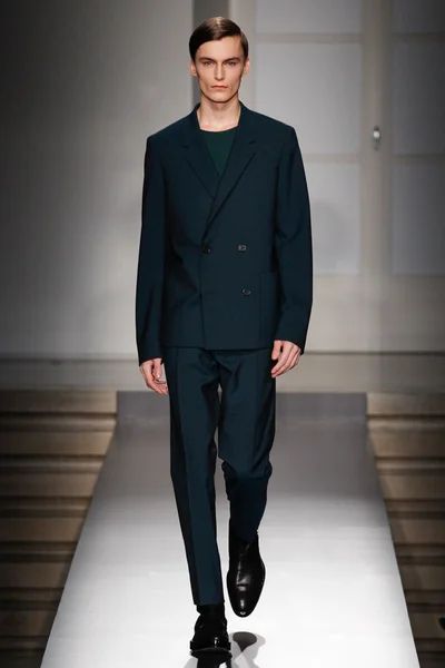 Look 9
